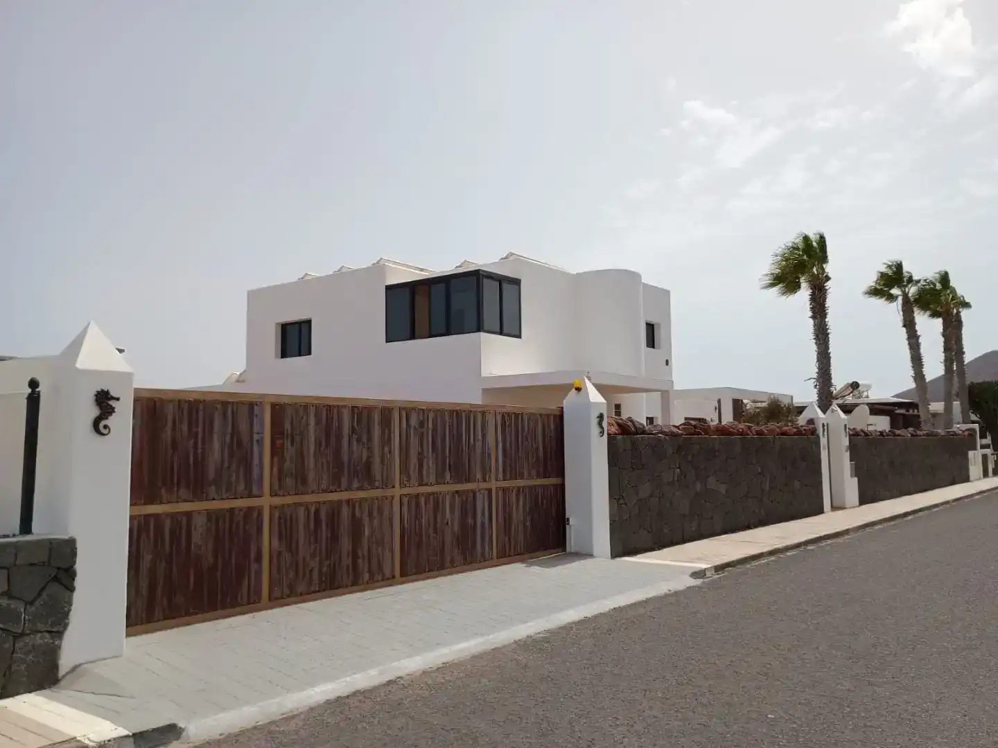 Vista exterior de Casa o xalet en venda en Yaiza amb Aire condicionat i Balcó