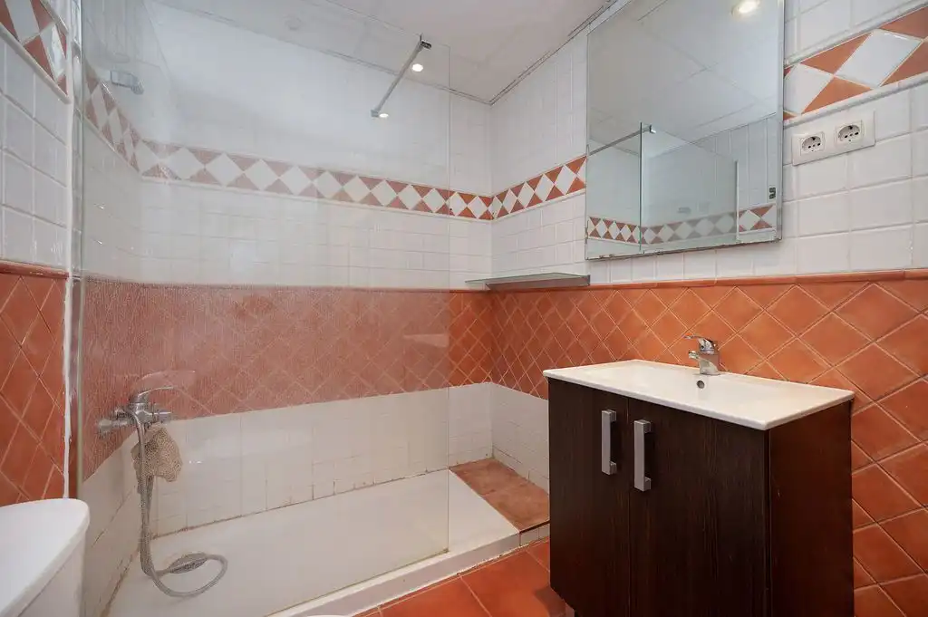 Bany de Pis en venda en Marbella amb Calefacció i Terrassa