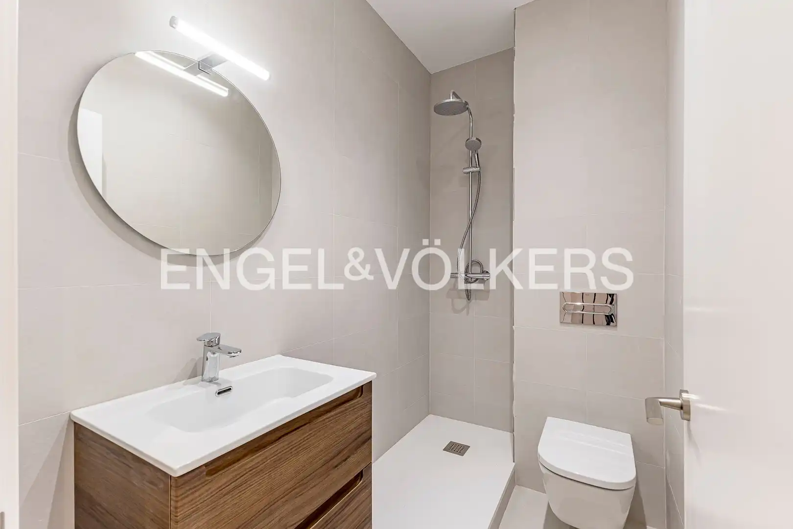 Bathroom of Flat for sale in Barcelona  with Heating and Balcony