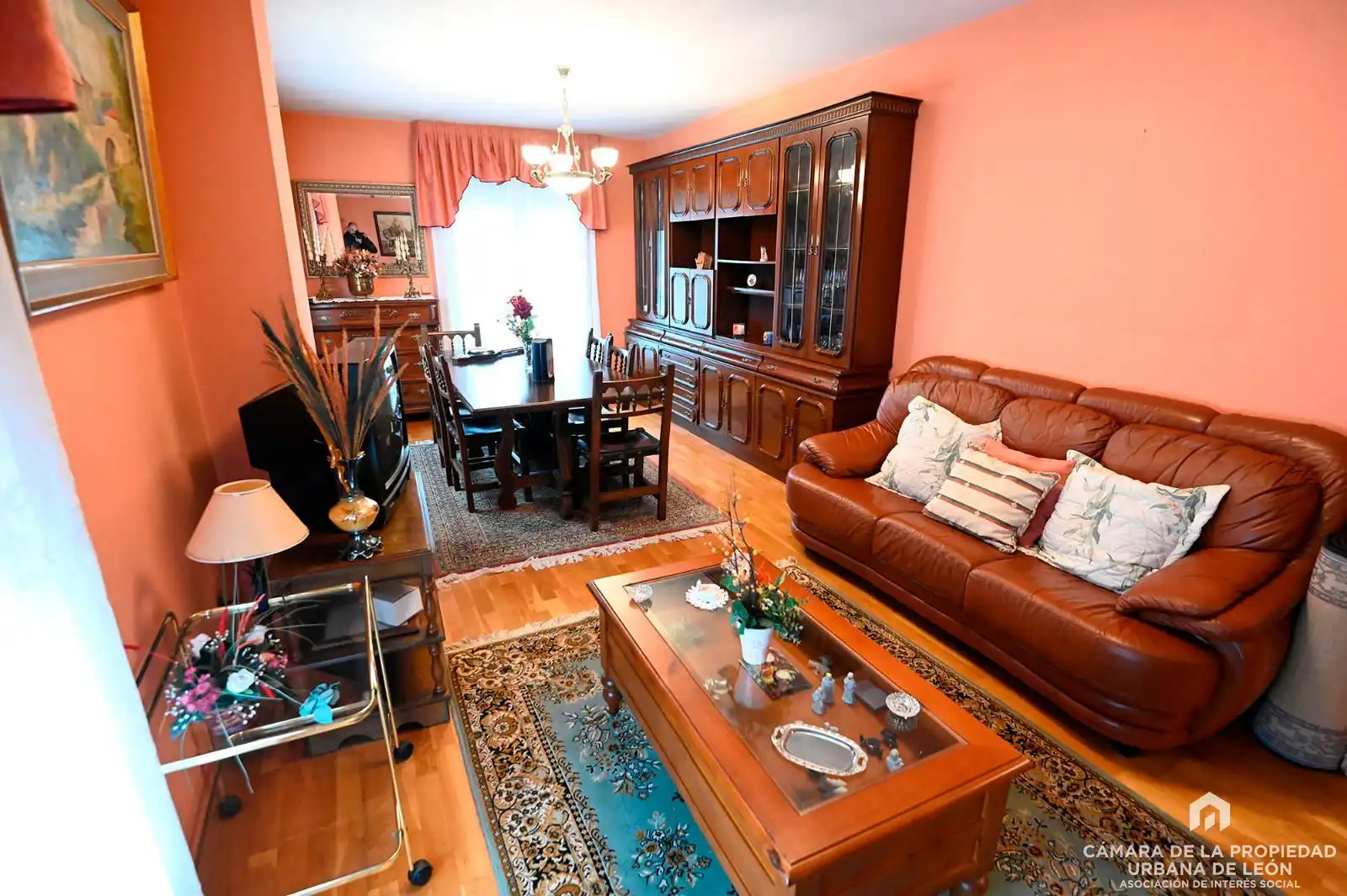 Sala de estar de Piso en venta en León Capital  con Calefacción, Terraza y Trastero