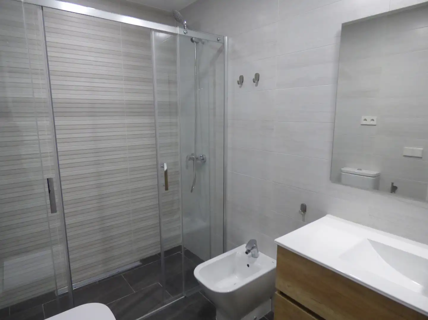 Baño de Piso de alquiler en Madrid con Aire acondicionado, Calefacción y Trastero