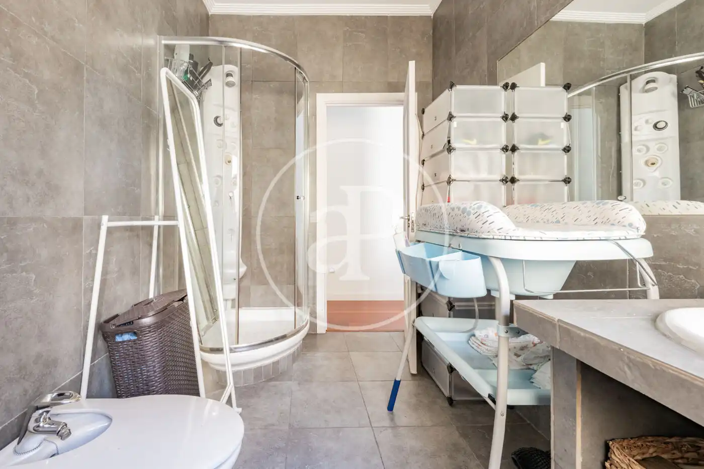 Badezimmer von Wohnung zur Miete in Madrid mit Klimaanlage, Heizung und Terrasse