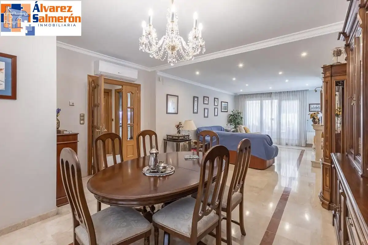 Esszimmer von Einfamilien-Reihenhaus zum Verkauf in Granada mit Privatgarten, Terrasse und Schwimmbad