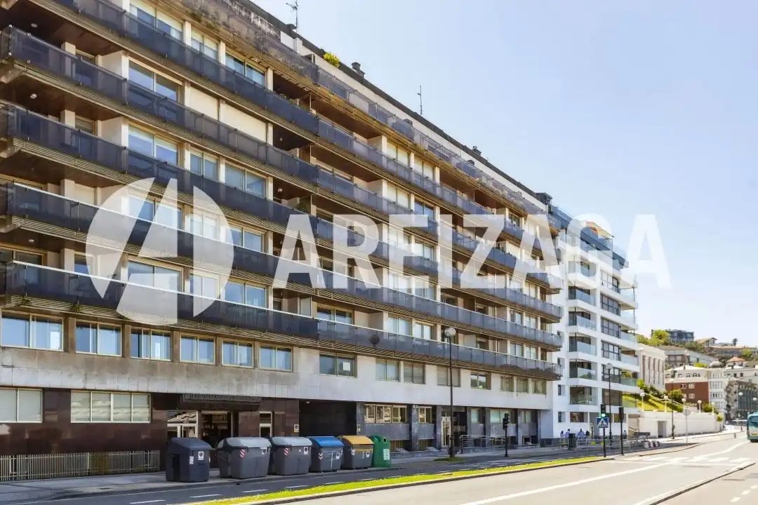 Vista exterior de Pis en venda en Donostia - San Sebastián  amb Calefacció i Terrassa