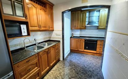 Kitchen of Flat for sale in Santa Coloma de Gramenet  with Air Conditioner and Heating