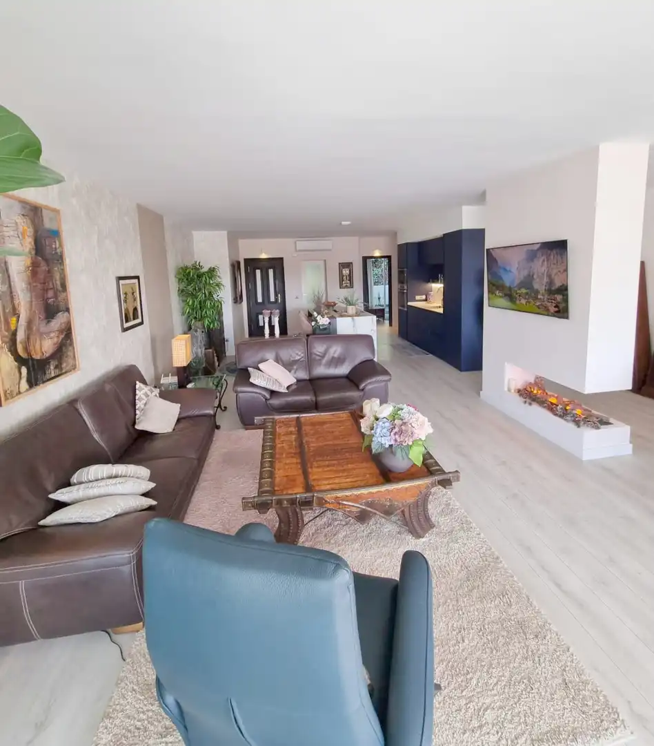 Wohnzimmer von Wohnungen zum Verkauf in Benahavís mit Klimaanlage, Terrasse und Schwimmbad