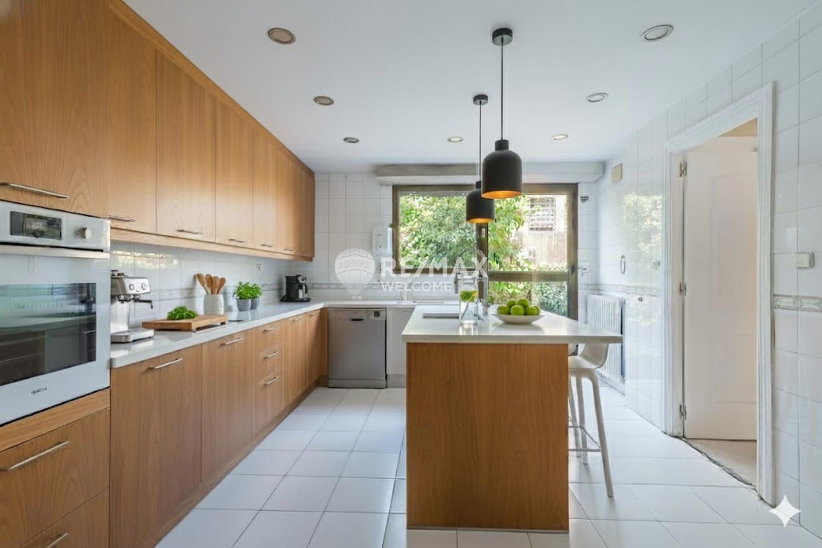 Cuina de Casa adosada en venda en  Madrid Capital amb Aire condicionat, Calefacció i Terrassa