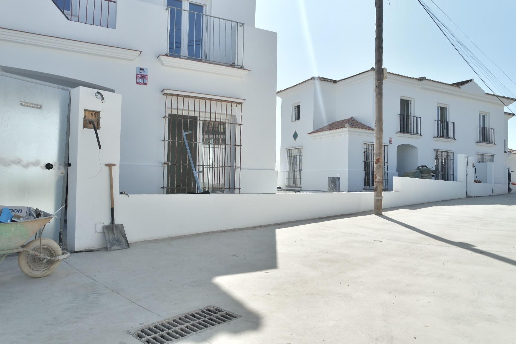 Vista exterior de Casa adosada en venda en Sanlúcar de Barrameda amb Calefacció, Jardí privat i Terrassa