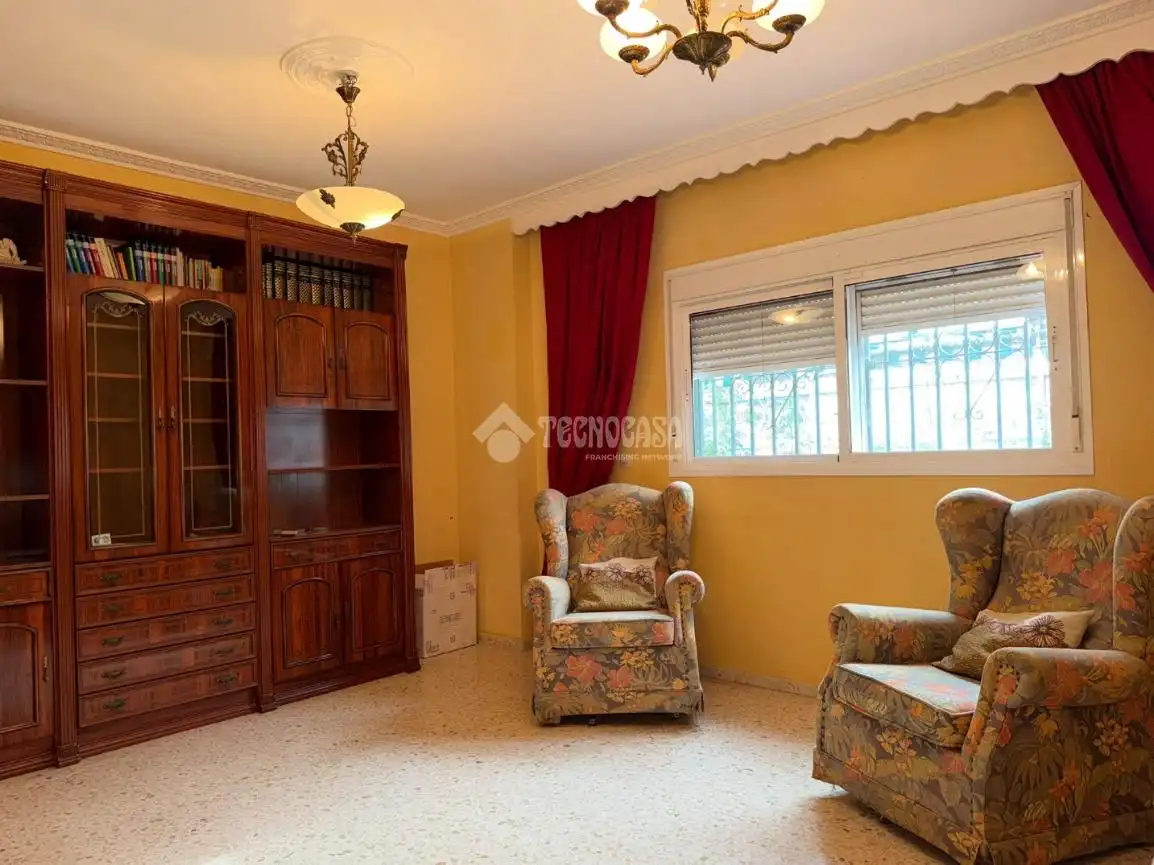 Sala de estar de Casa adosada en venta en Sevilla con Aire acondicionado y Alarma