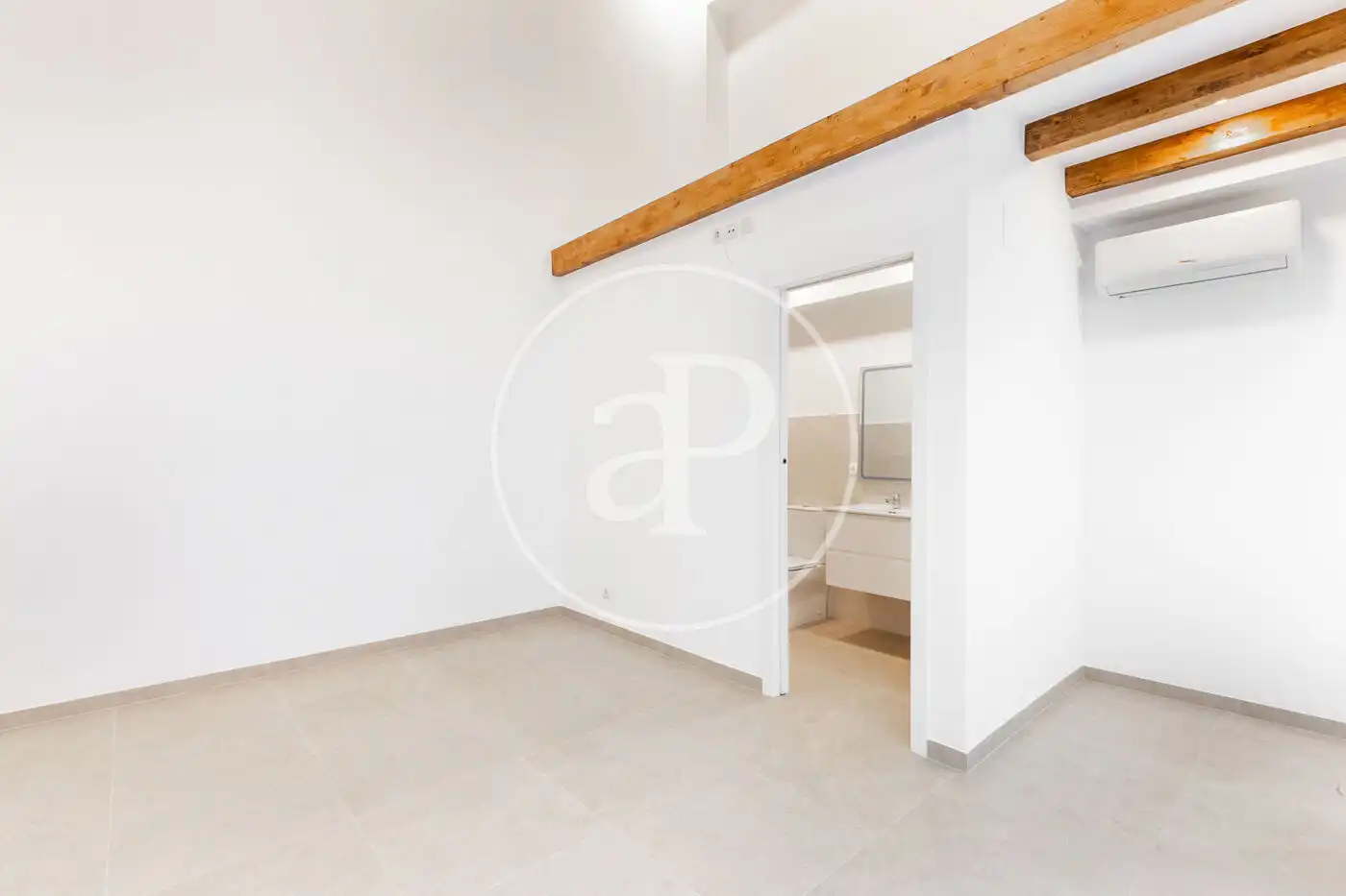 Loft zum Verkauf in Valencia mit Klimaanlage, Heizung und Terrasse