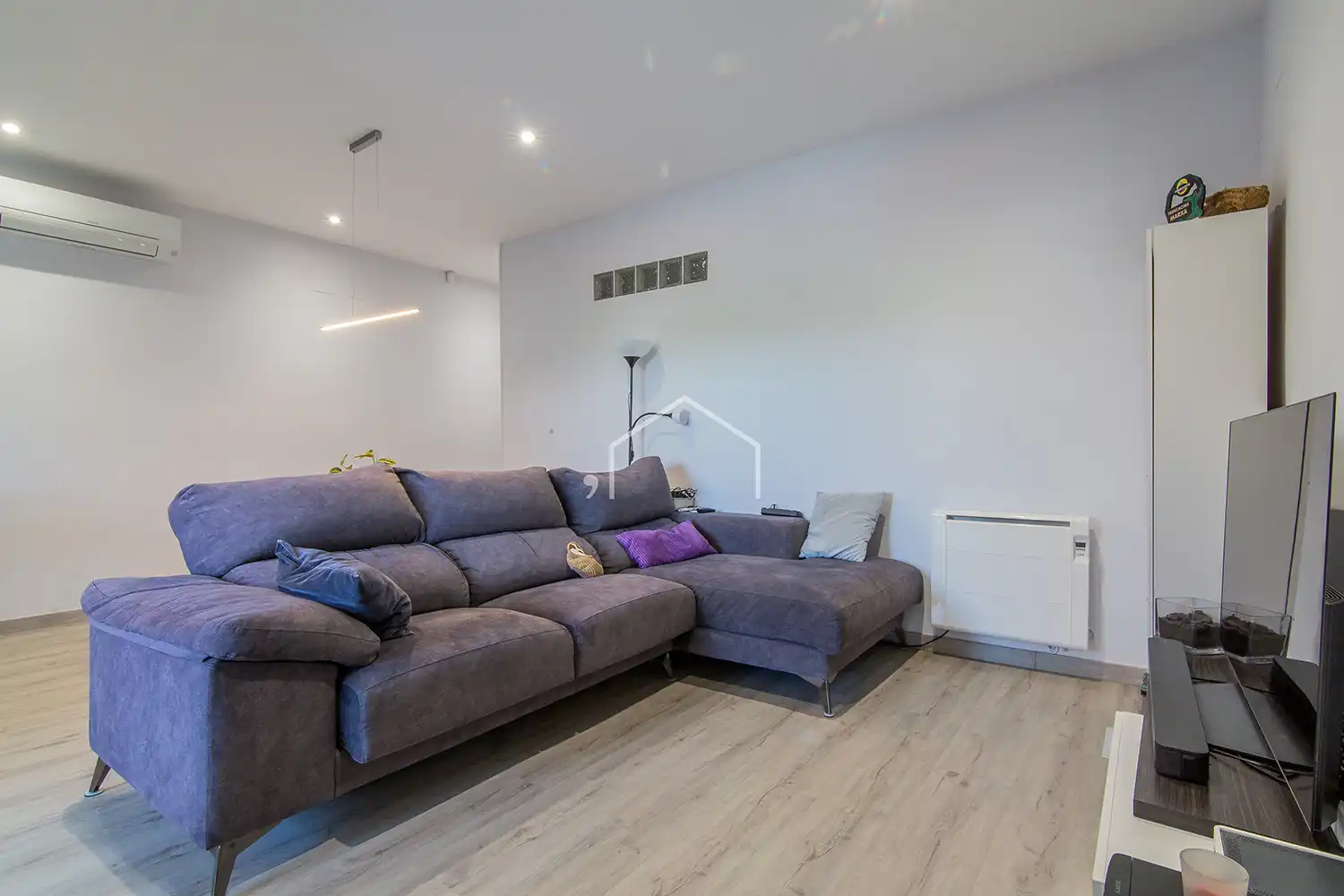 Living room of Flat for sale in Badalona  with Heating, Parquet flooring and Furnished