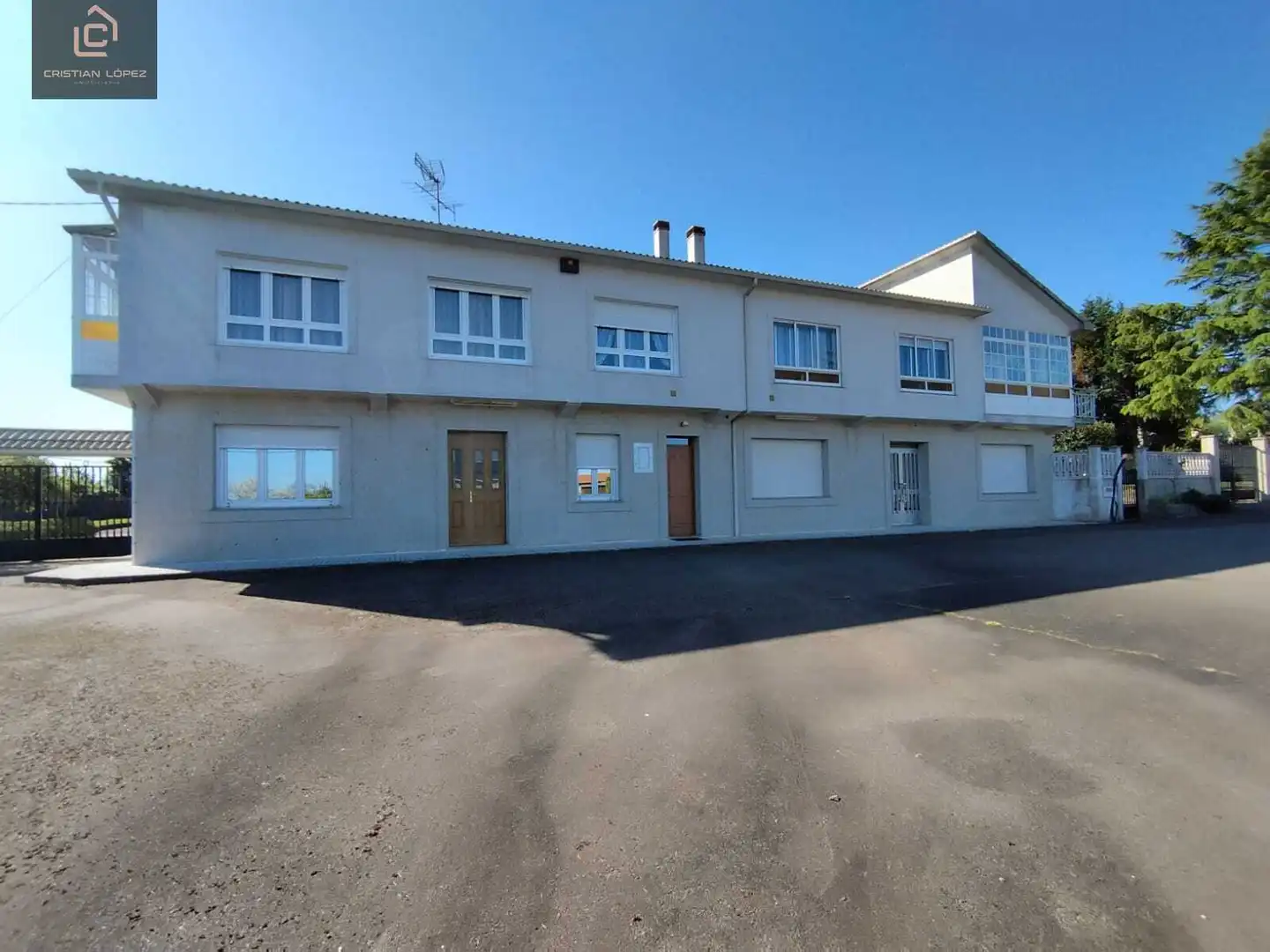 Vista exterior de Casa o xalet en venda en Abegondo amb Calefacció, Parquet i Terrassa