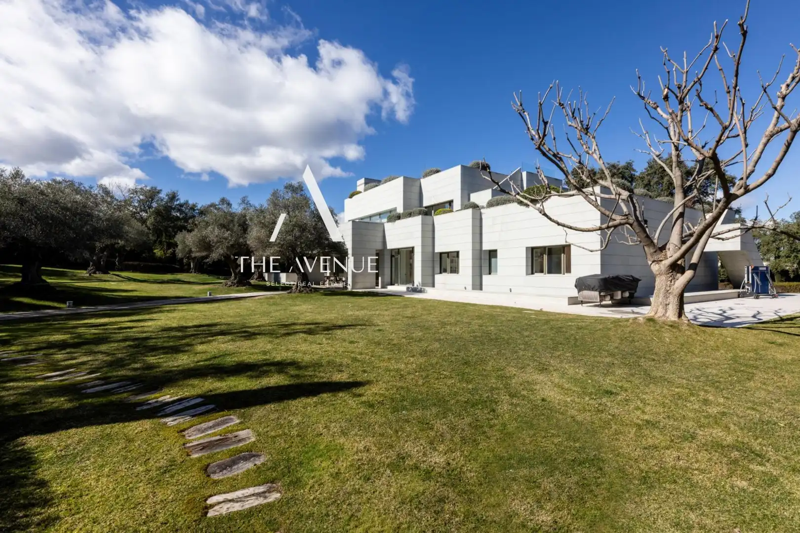 Vista exterior de Casa o xalet en venda en Pozuelo de Alarcón amb Aire condicionat, Calefacció i Jardí privat
