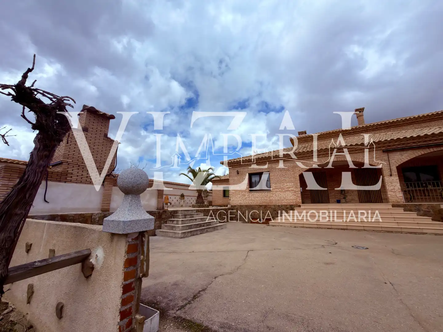 Vista exterior de Casa o xalet en venda en Toledo amb Aire condicionat, Calefacció i Jardí privat