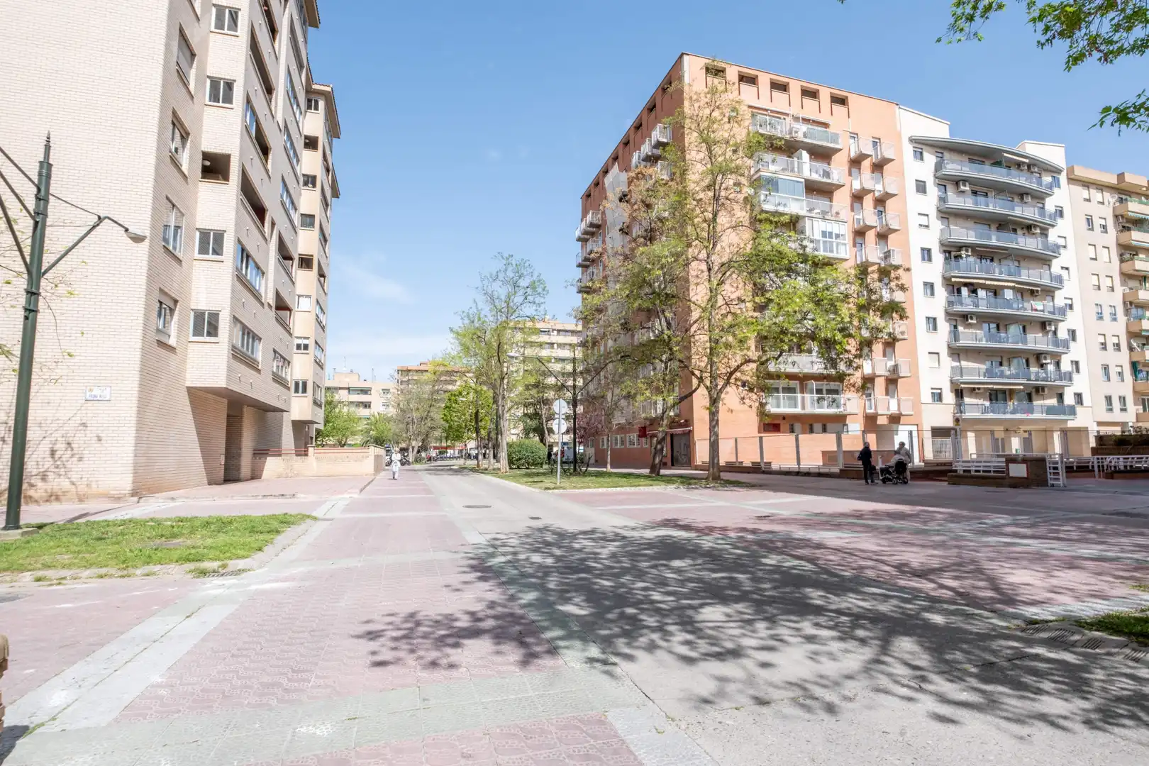 Exterior view of Commercial properties for sale in Zaragoza