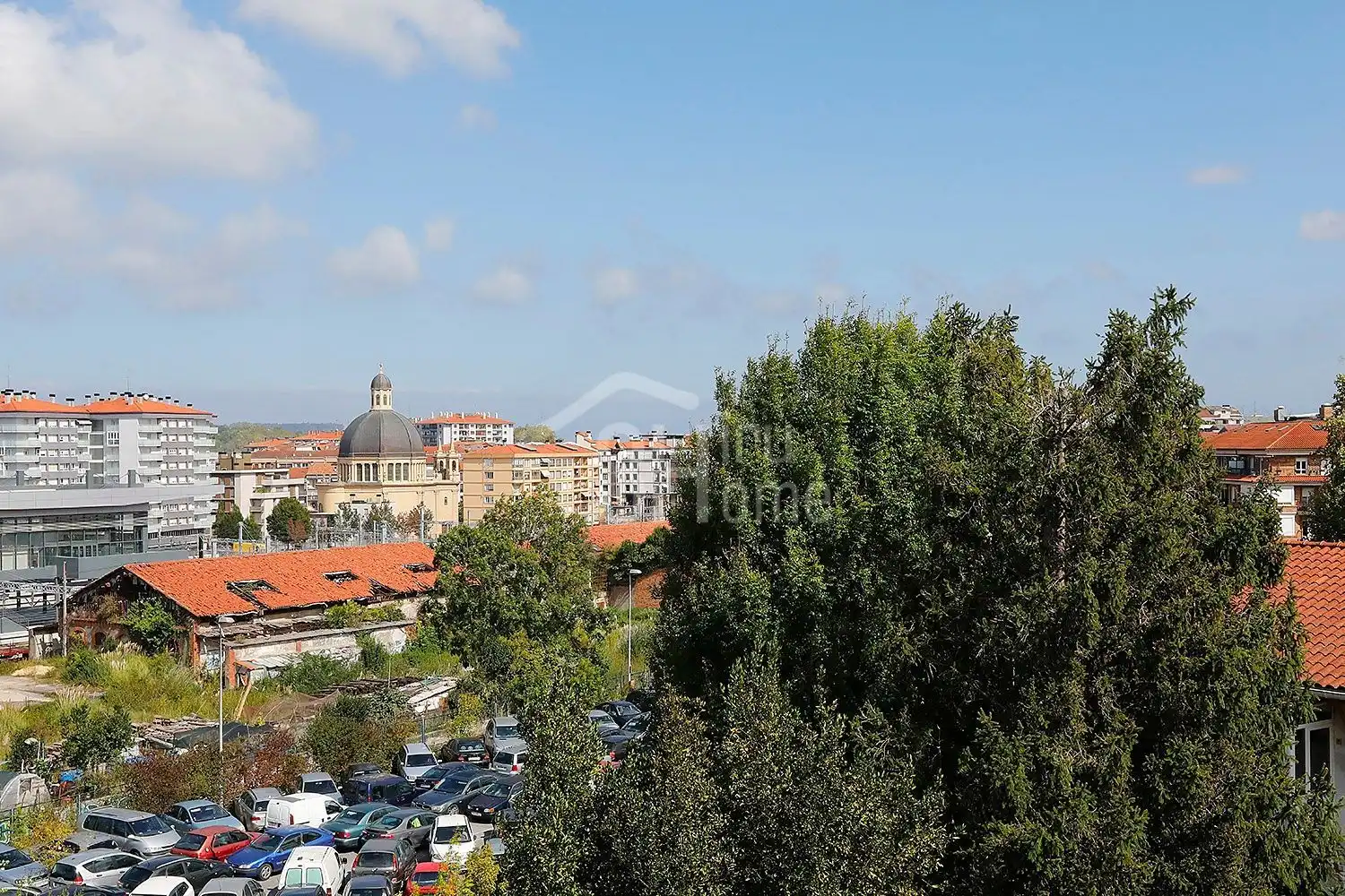 Vista exterior de Pis en venda en Irun  amb Calefacció, Terrassa i Traster