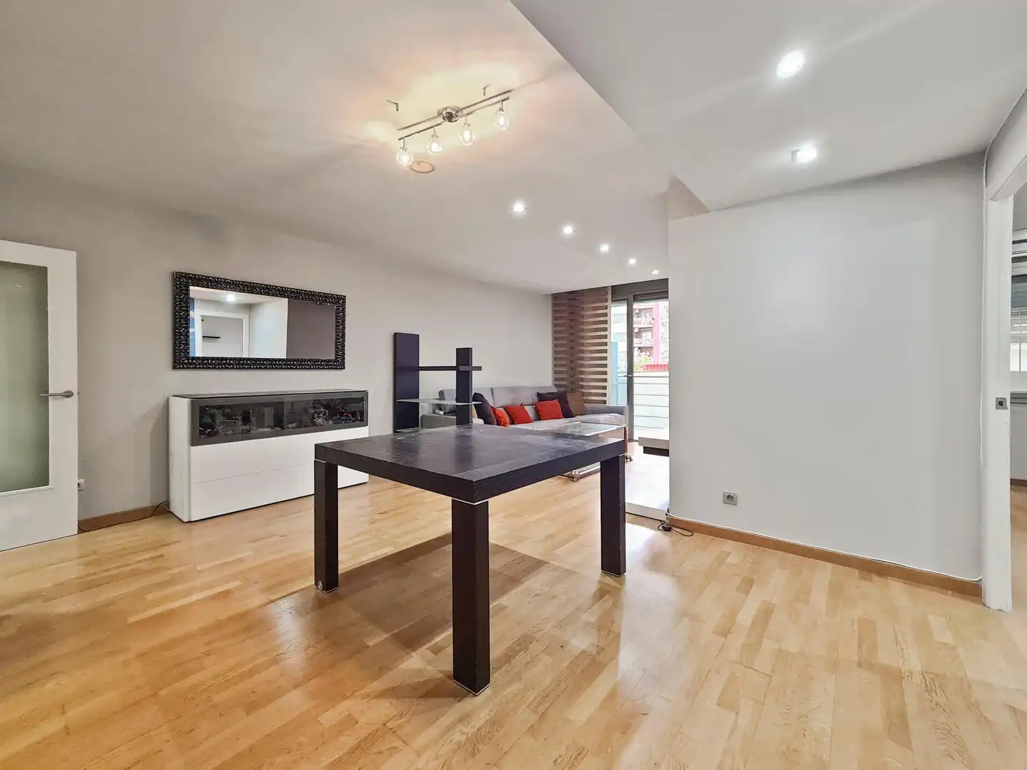 Flat with terrace for sale in del Comte Borrell, imagen 3