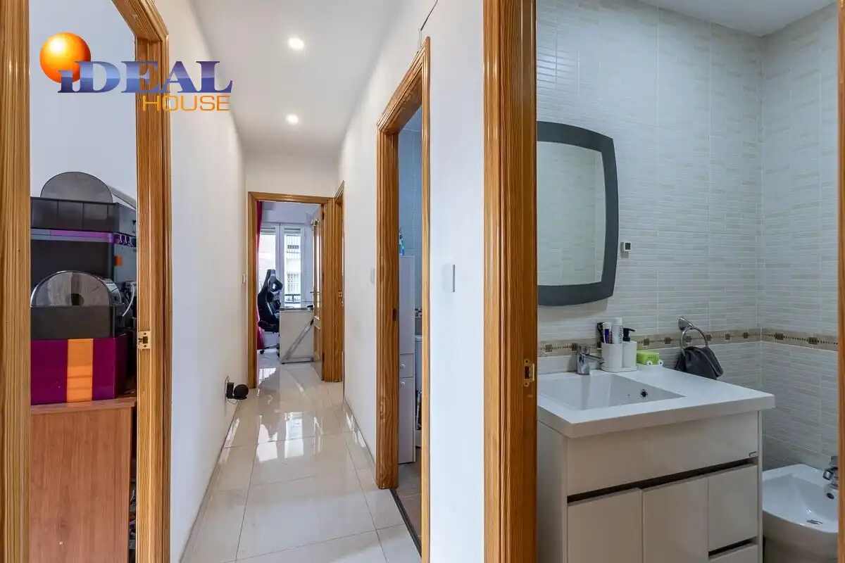 Flat for sale in Granada  with Air Conditioner and Terrace