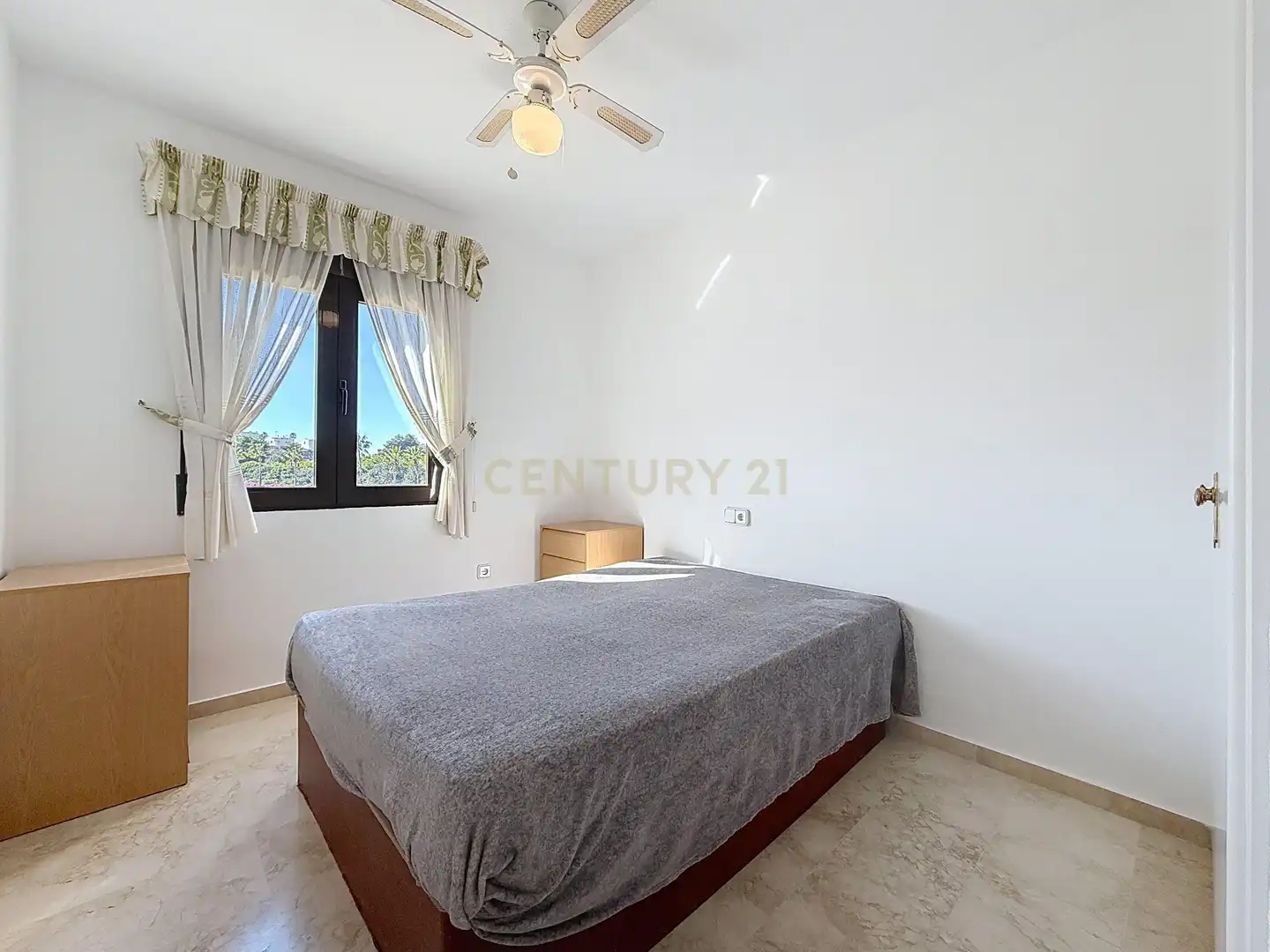 Dormitori de Apartament en venda en Orihuela amb Aire condicionat, Traster i Piscina comunitària