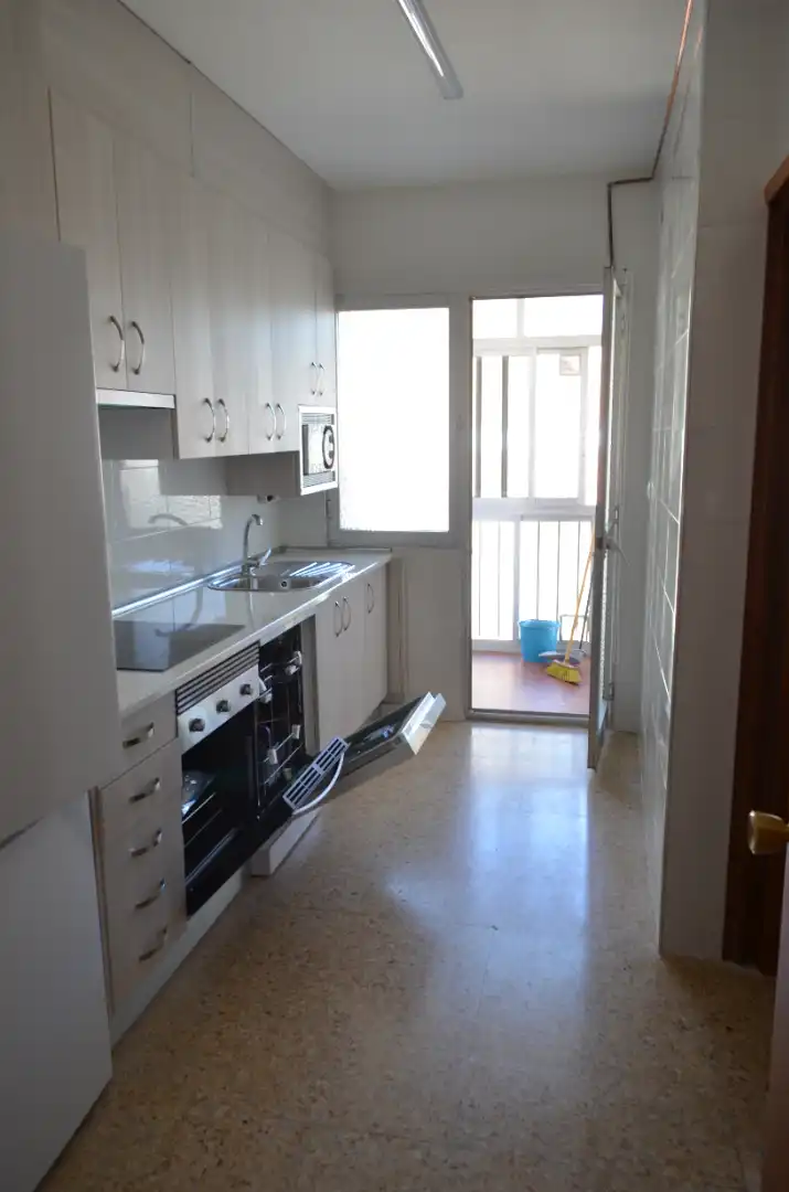 Cuina de Pis de lloguer en Plasencia amb Aire condicionat, Calefacció i Terrassa