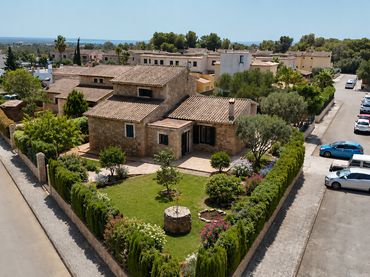 Casa amb piscina en venda a CARRER DES MUSSOL 1