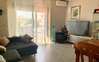 Living room of Duplex for sale in Santa Coloma de Gramenet  with Air Conditioner, Terrace and Balcony