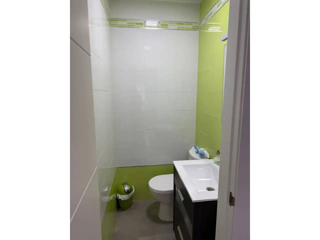 Bany de Apartament en venda en Almuñécar amb Alarma