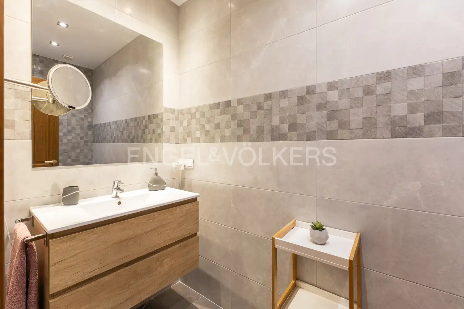 Bathroom of Flat for rent in Valencia  with Air Conditioner, Heating and Furnished
