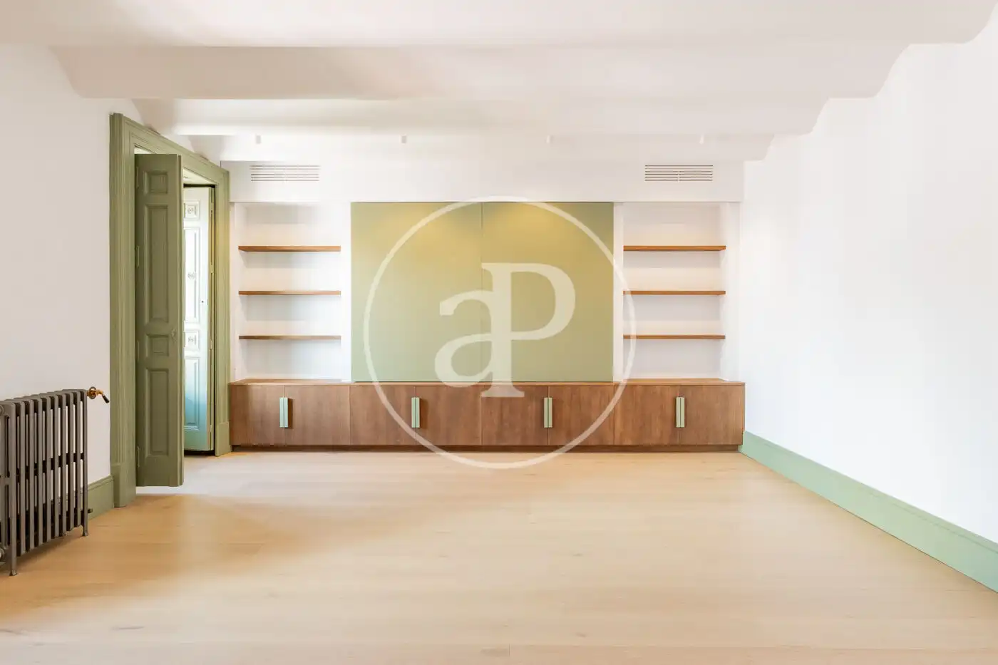 Flat for sale in Madrid  with Air Conditioner, Heating and Balcony