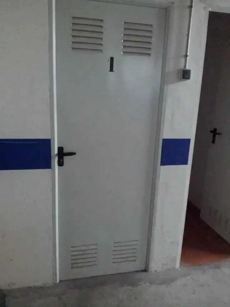Badezimmer von Wohnung zur Miete in Navalmoral de la Mata mit Klimaanlage, Abstellraum und Möbliert