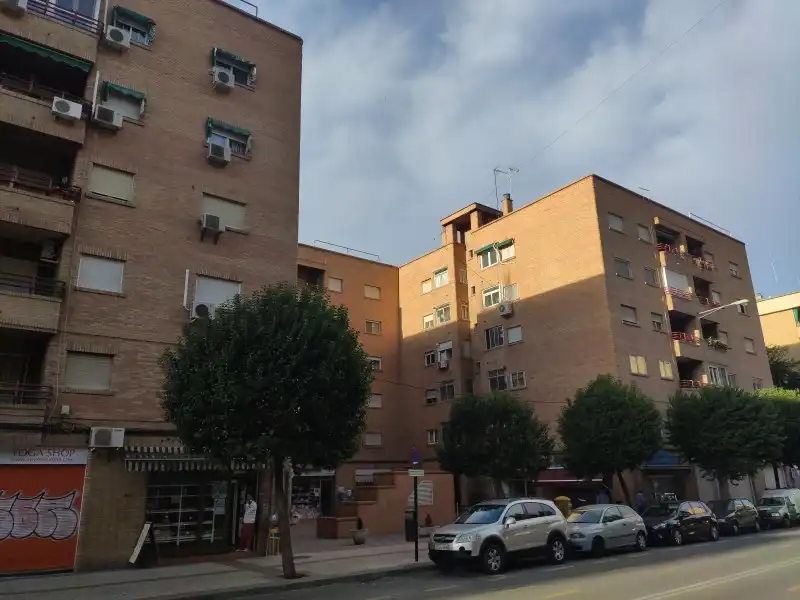 Exterior view of Flat for sale in  Granada Capital