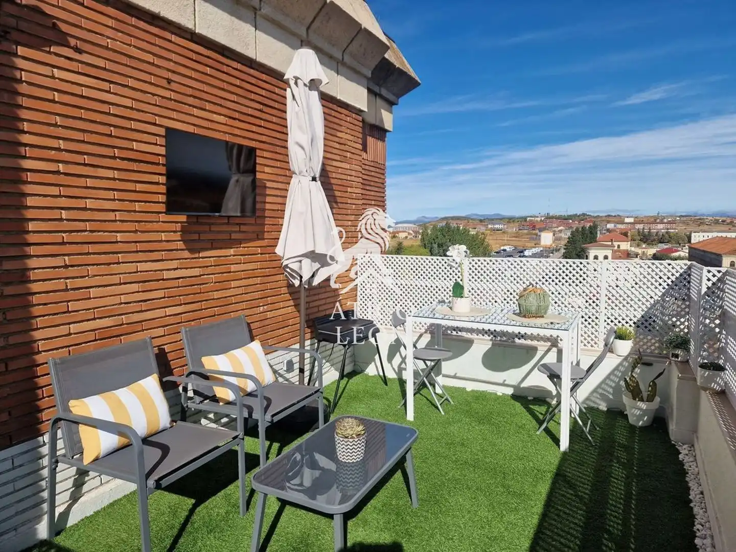 Terrassa de Àtic en venda en León Capital  amb Calefacció, Parquet i Terrassa