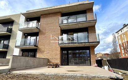 Exterior view of Flat for sale in Vic  with Air Conditioner, Heating and Balcony