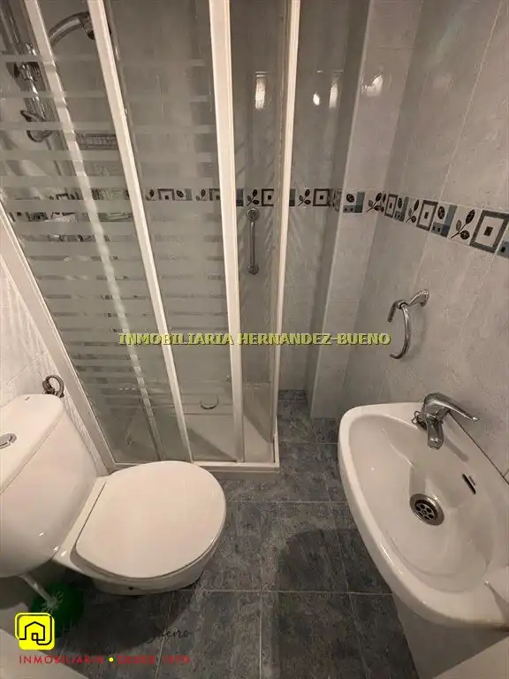 Badezimmer von Wohnung zur Miete in Salamanca mit Heizung, Möbliert und Balkon