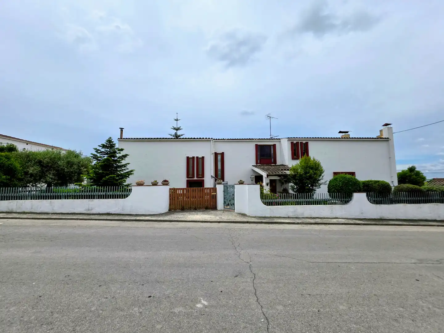 Vista exterior de Casa o chalet en venta en Sant Cugat Sesgarrigues con Calefacción, Terraza y Amueblado