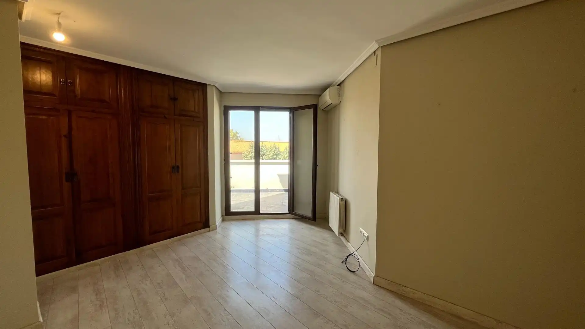 Schlafzimmer von Dachboden zur Miete in El Puig de Santa Maria mit Klimaanlage, Heizung und Terrasse