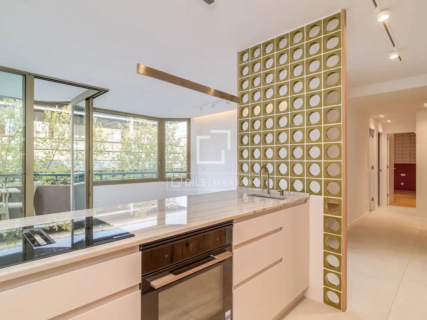Küche von Wohnung zum Verkauf in Barcelona mit Heizung, Terrasse und Abstellraum