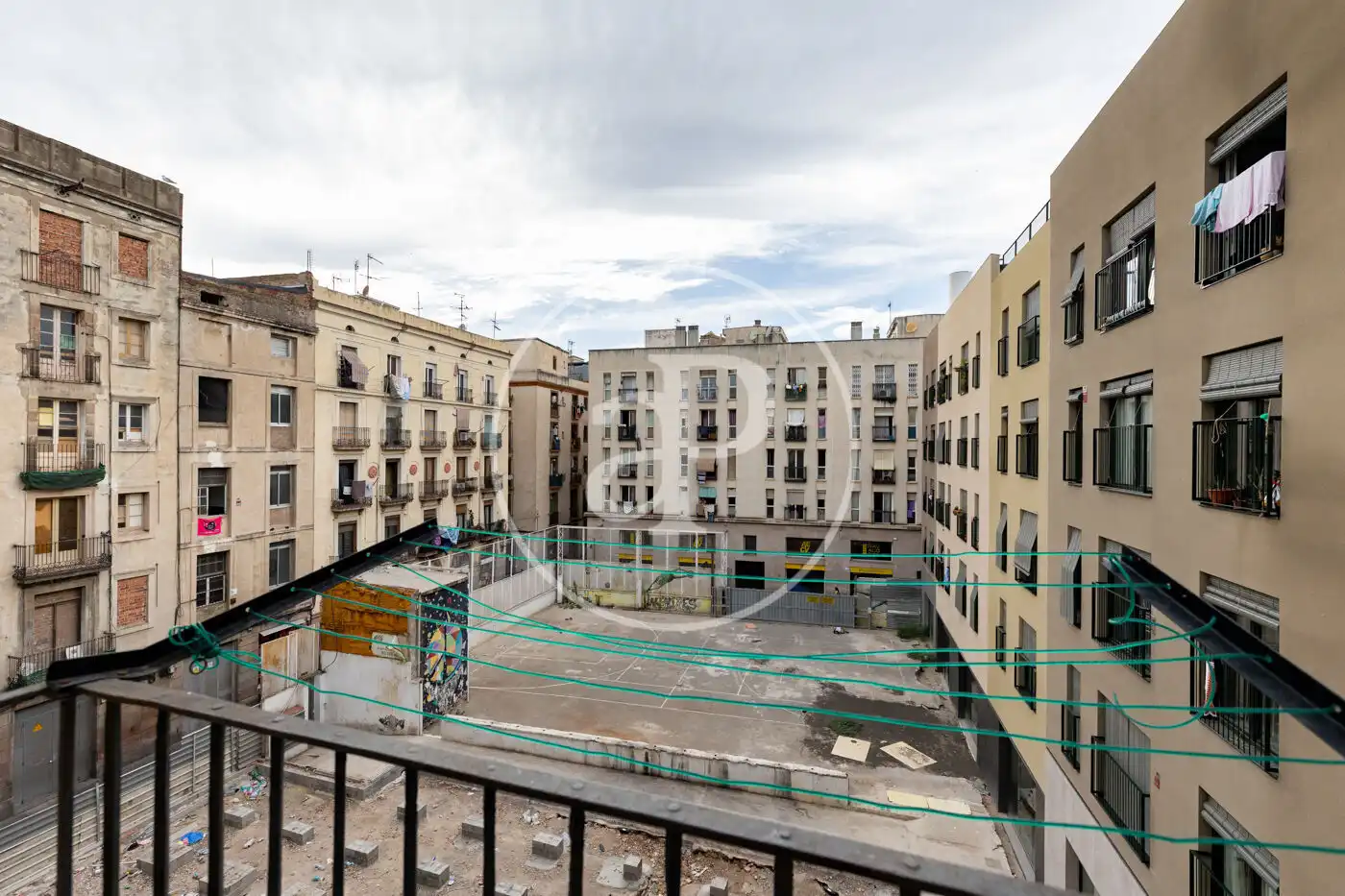 Vista exterior de Pis en venda en Barcelona amb Calefacció i Balcó