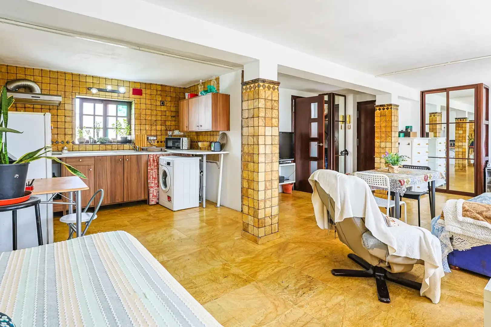 Kitchen of Flat for sale in Sevilla  with Air Conditioner and Balcony