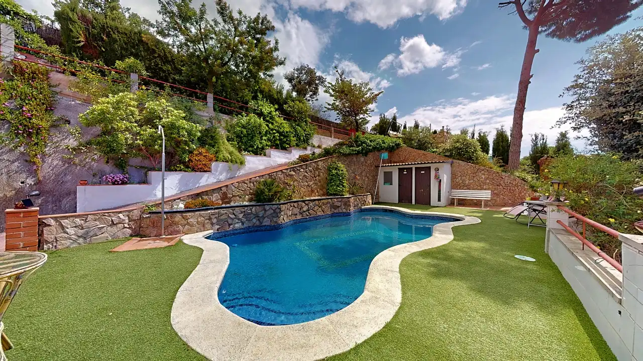 Piscina de Casa o xalet en venda en Arenys de Munt amb Calefacció, Jardí privat i Terrassa