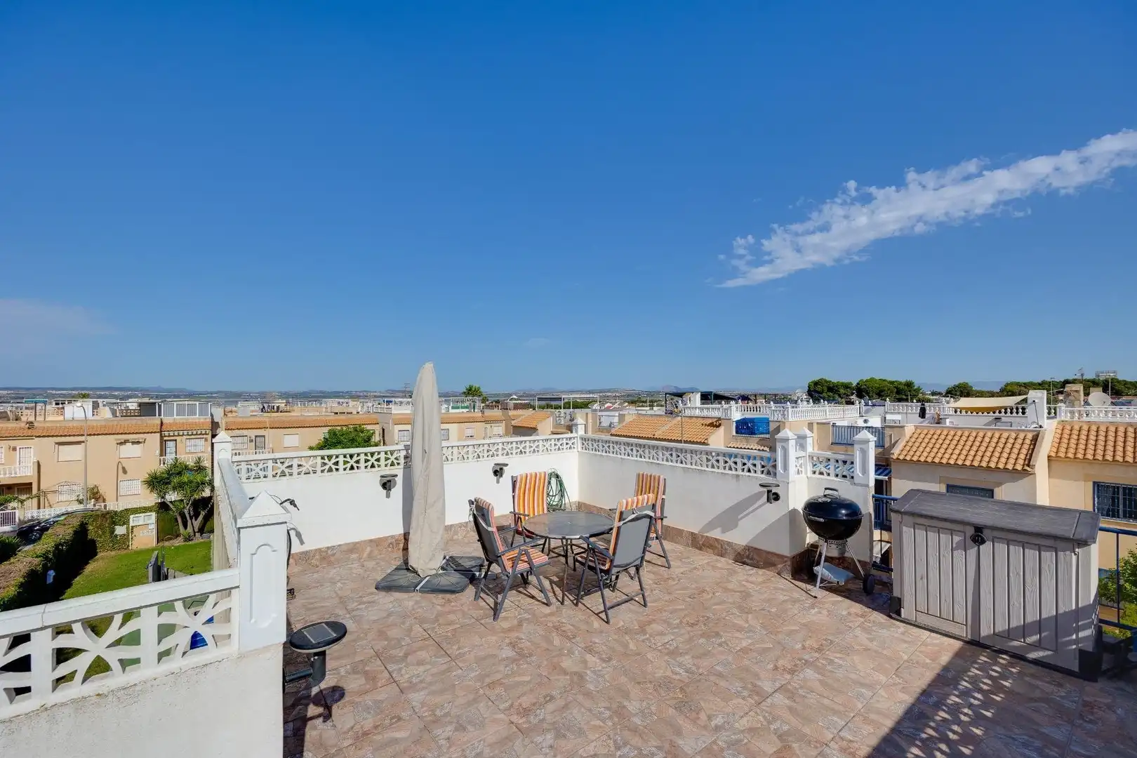 Terrassa de Casa o xalet en venda en Torrevieja amb Aire condicionat, Piscina i Moblat