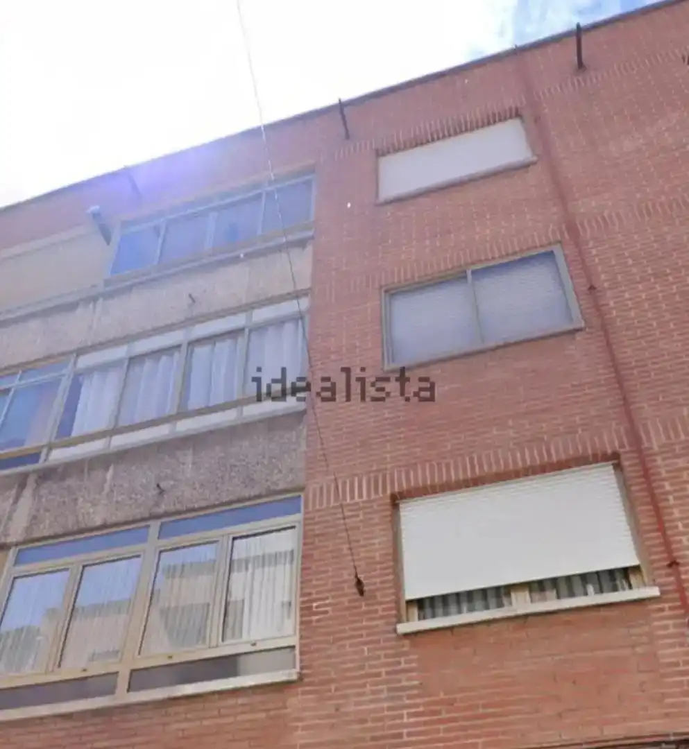 Vista exterior de Piso en venta en La Robla  con Trastero, Amueblado y Horno