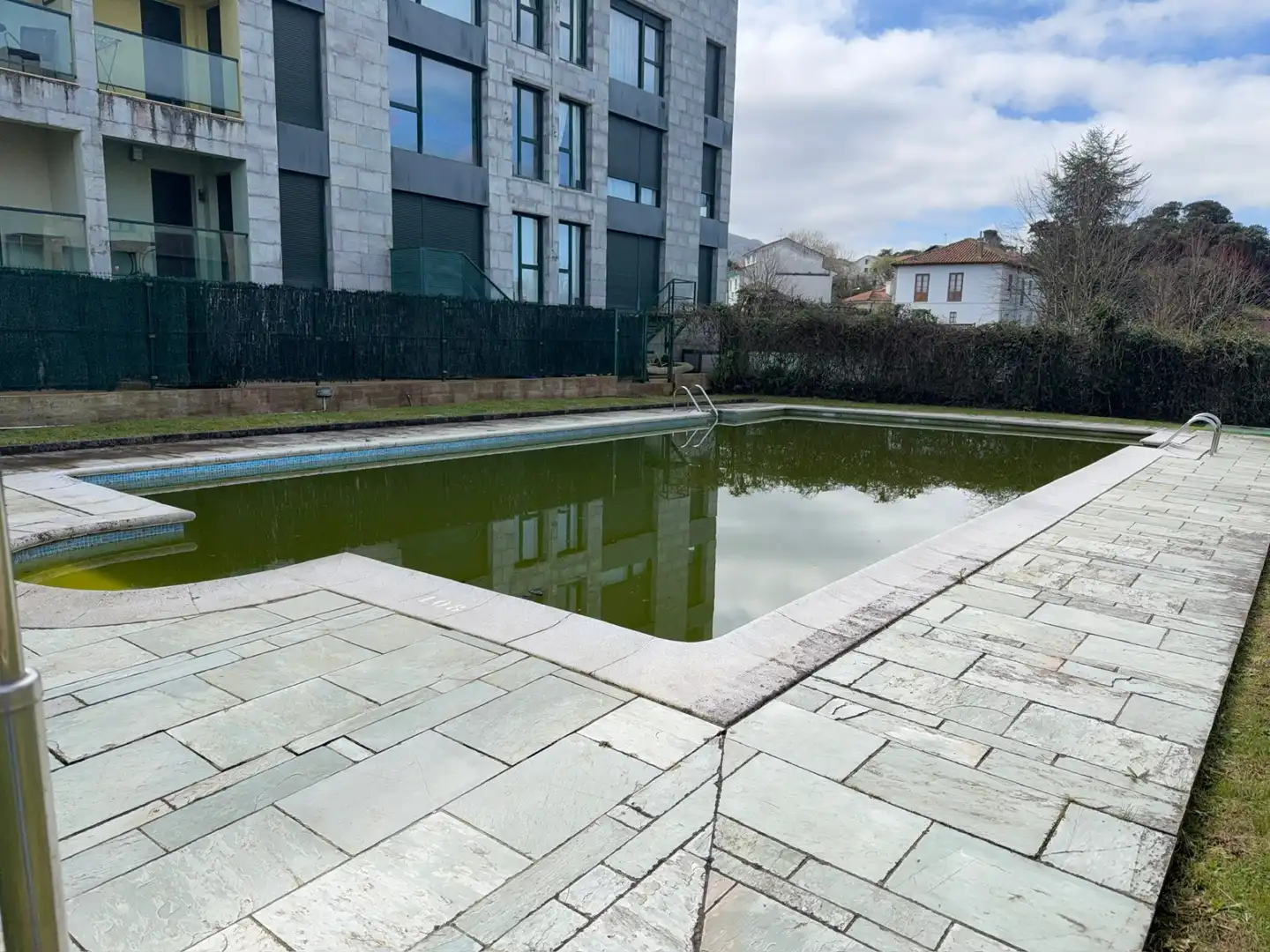 Piscina de Ático en venta en Llanes con Calefacción, Terraza y Trastero