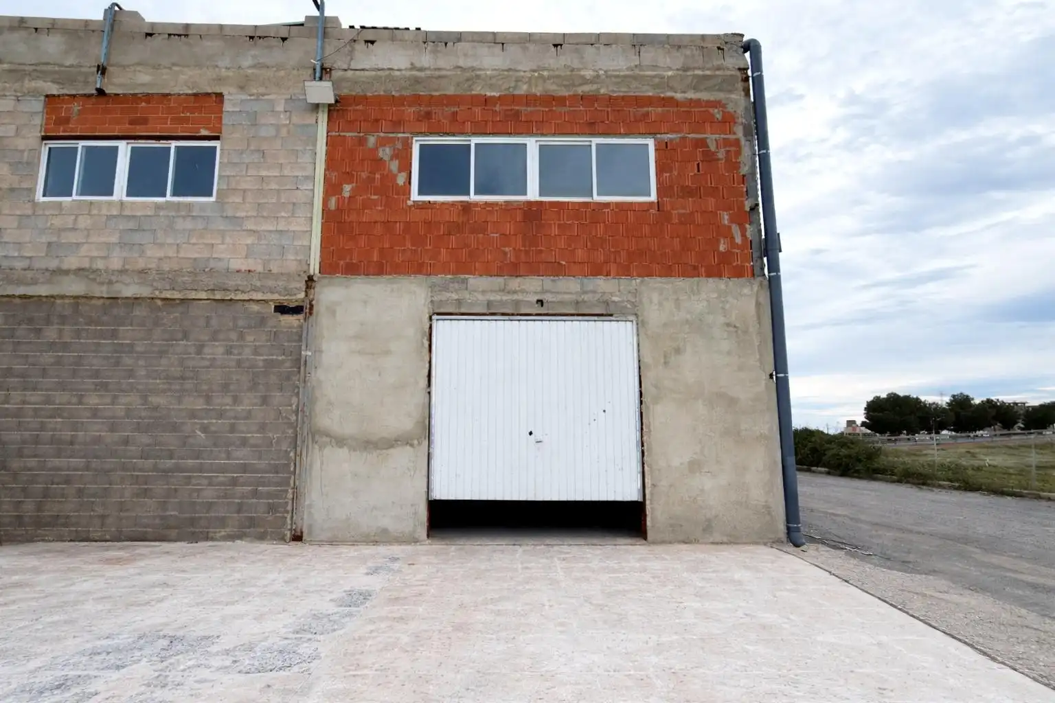 Außenansicht von Fabrikhallen zum Verkauf in Sagunto / Sagunt