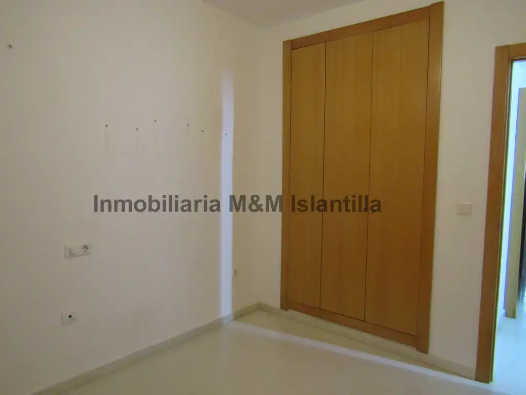 Piso en venta en Isla Cristina con Terraza, Horno y Lavadora