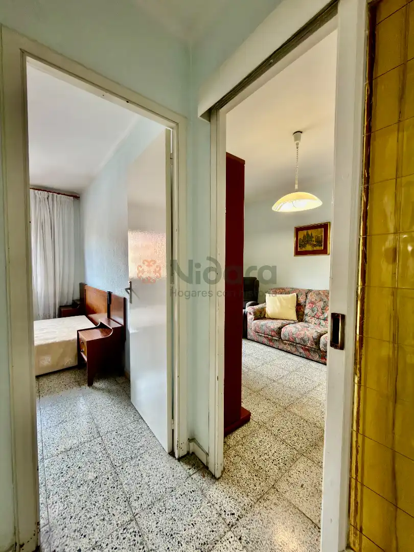 Schlafzimmer von Wohnung zum Verkauf in Barcelona mit Möbliert, Ofen und Balkon