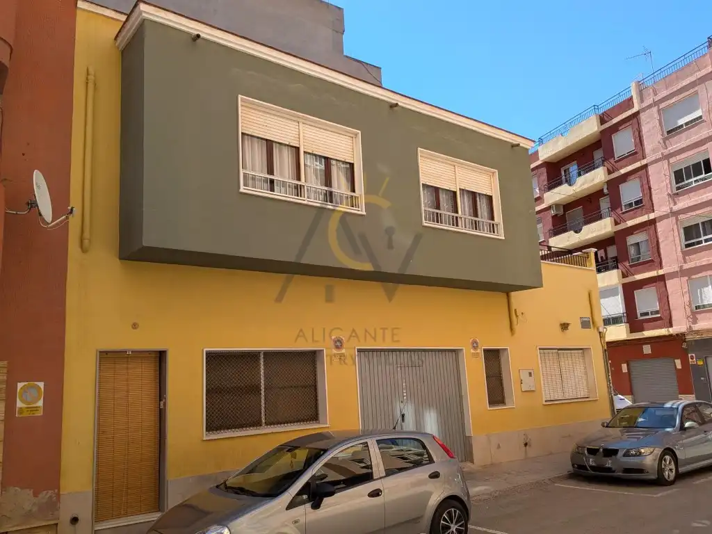 Casa amb terrassa en venda a Calle J Alfonso Vidal, imagen 2