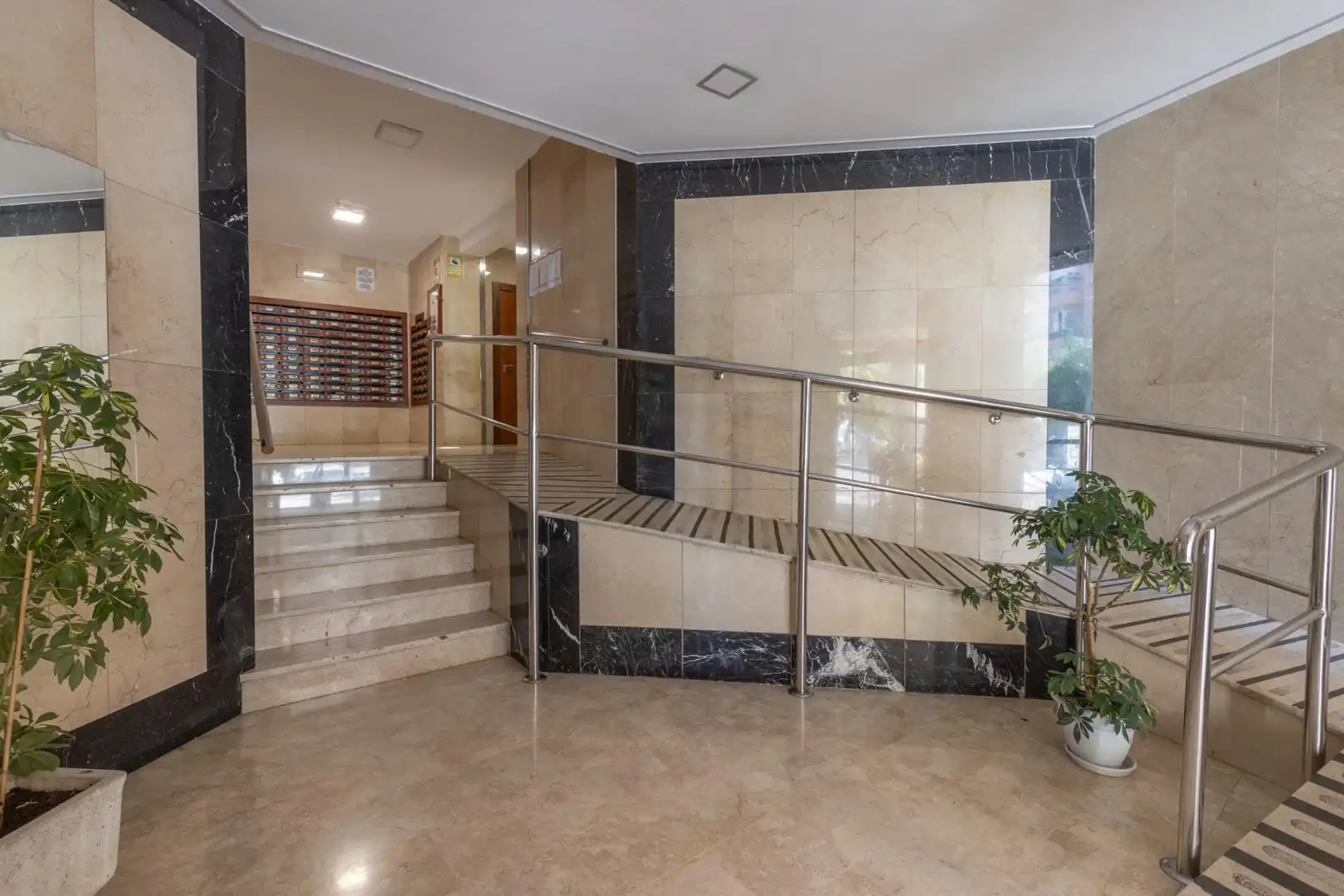 Piso en venta en Granada con Terraza, Amueblado y Balcón