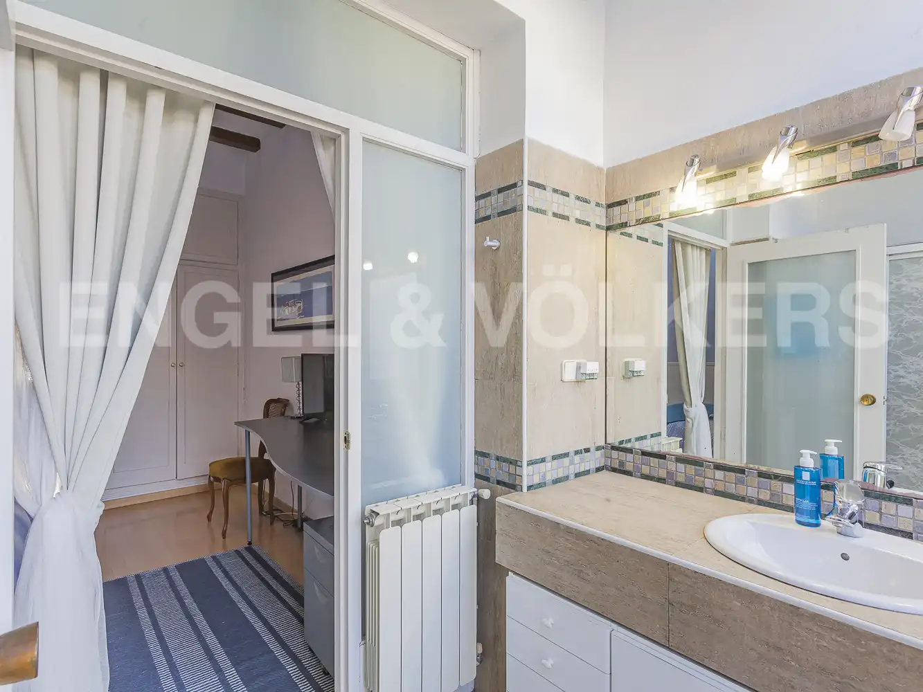 Bathroom of Houses for sale in El Masnou  with Heating, Terrace and Storage room