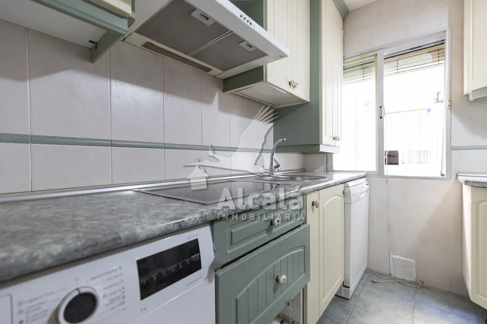 Kitchen of Flat for sale in Alcalá de Henares  with Air Conditioner, Heating and Parquet flooring